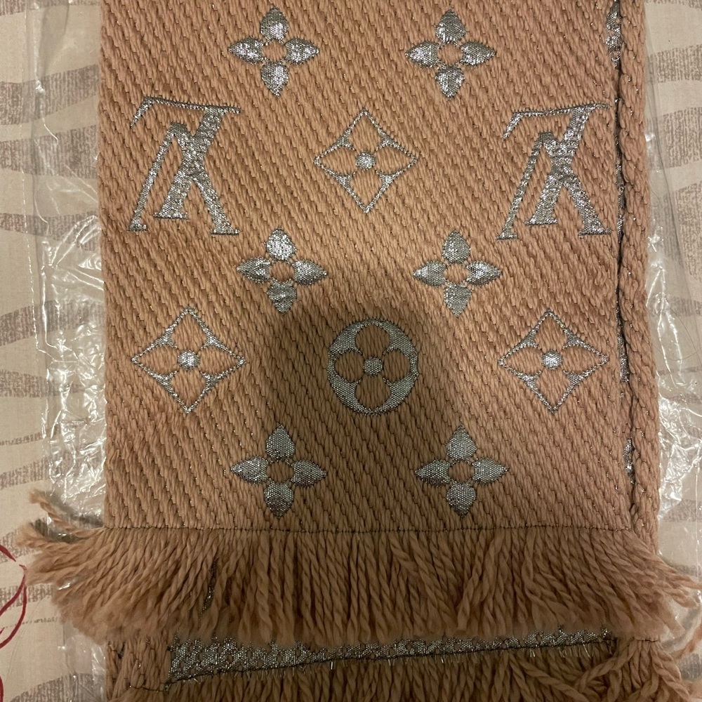 Logomania LV wool shine scarf